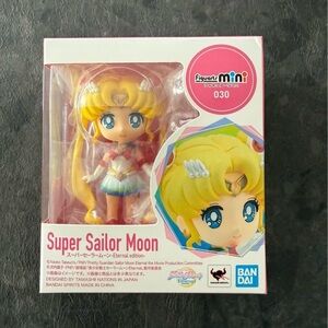 Bandai Super Sailor Moon Figuarts Mini Action Figure - Yellow & Blue
